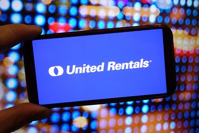 Is United Rentals Stock Outperforming the Dow?